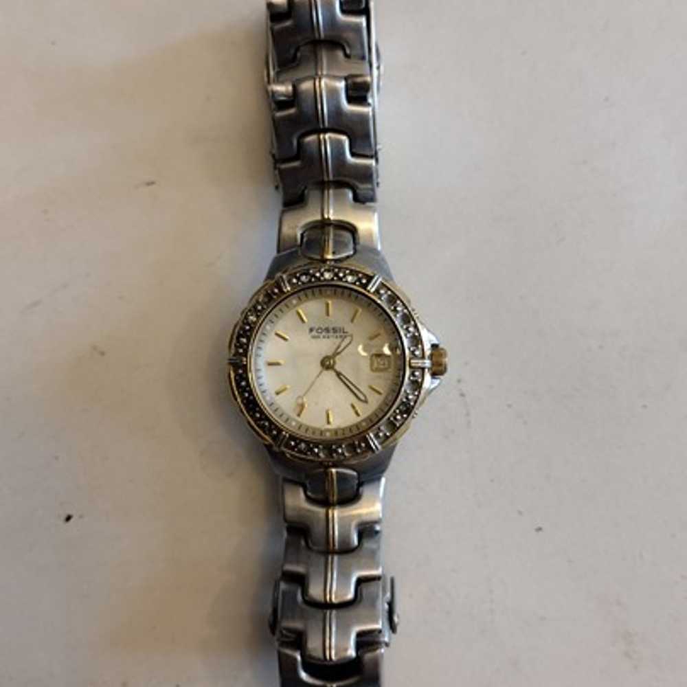 Working Vintage Women's Fossil Quartz Watch - image 1