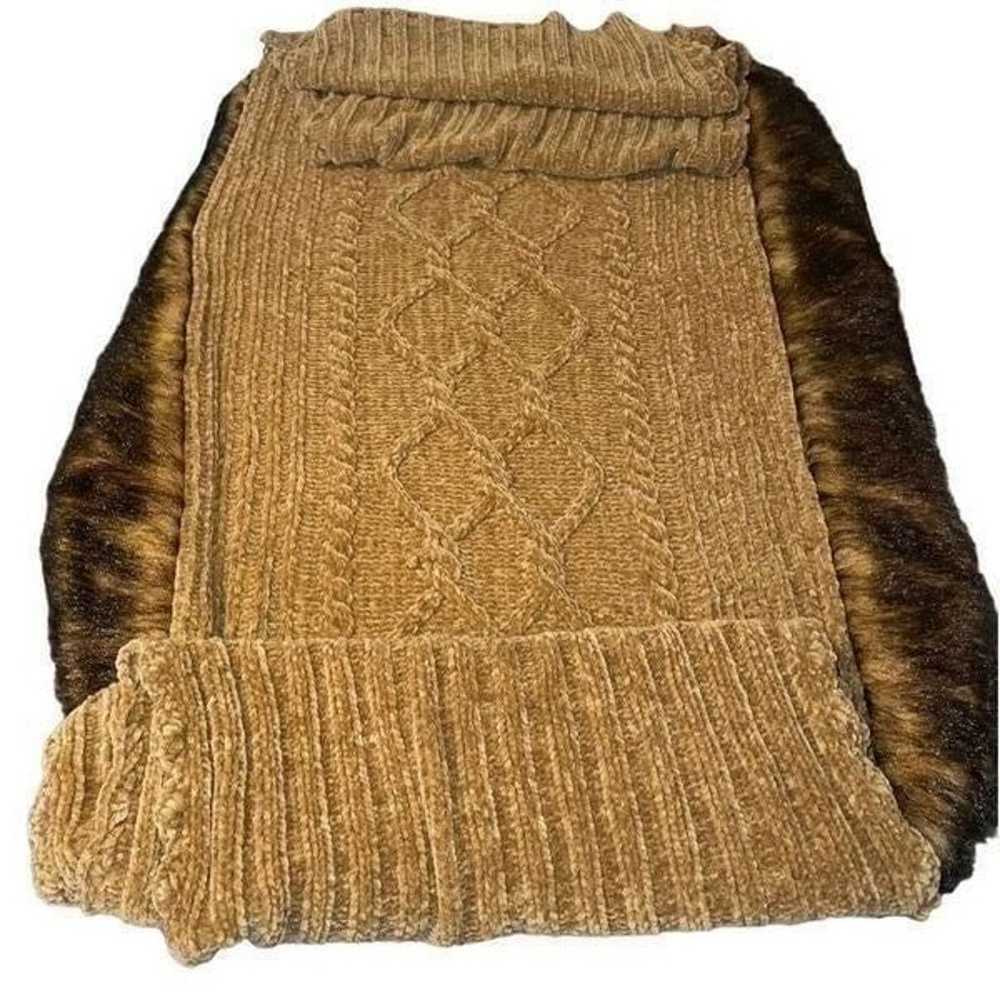 Vintage Hand-knit Chenille & Faux Mink Wrap - image 8