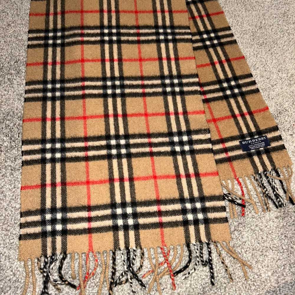 Burberrys Vintage Luxury Casual Check Cashmere Sc… - image 8