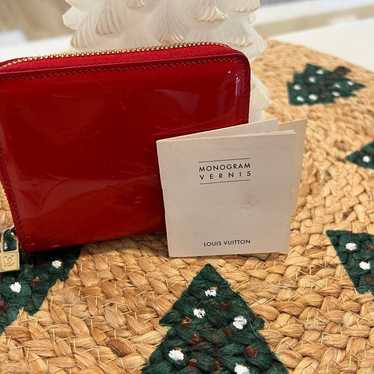 Louis Vuitton zippy wallet- red vernis