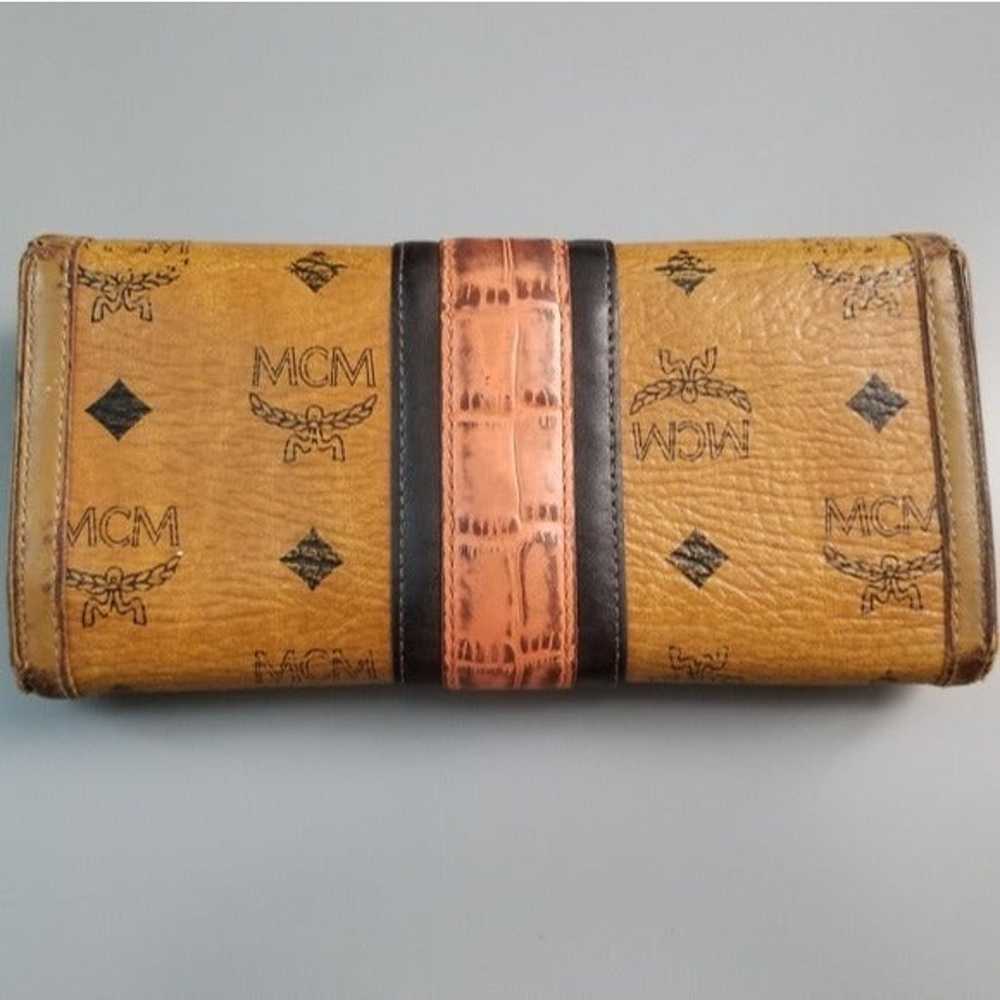 MCM Beautiful Large Compact Signature wallet/Korea - image 3