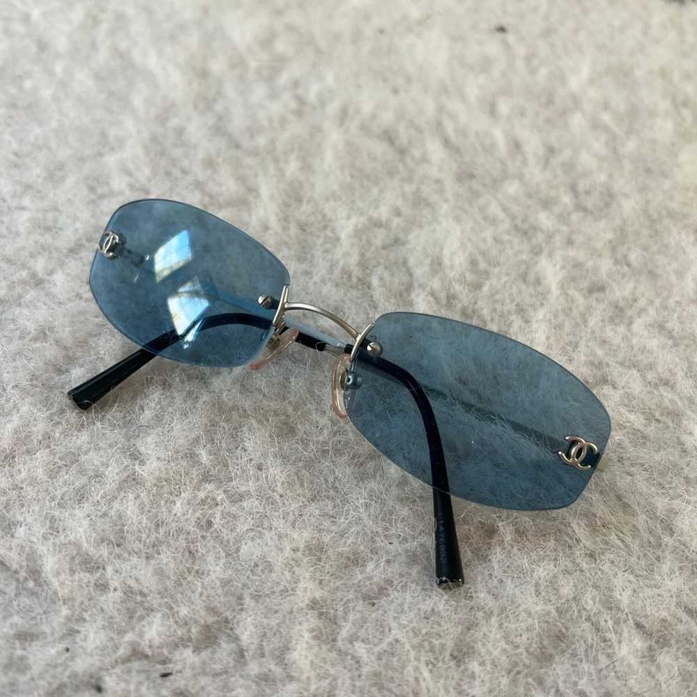 RARE Vintage 90’s Chanel 4002 Rimless Blue/Silver… - image 11