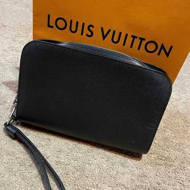 AUTHENTIC LOUIS VUITTON Taïga Pochette Baikal