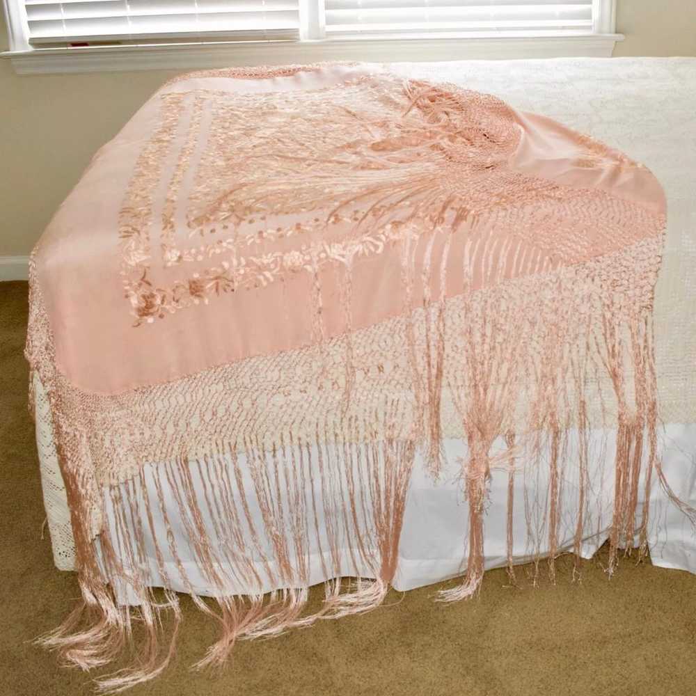 Gorgeous!! Vintage Peach Embroidered Piano Shawl,… - image 3