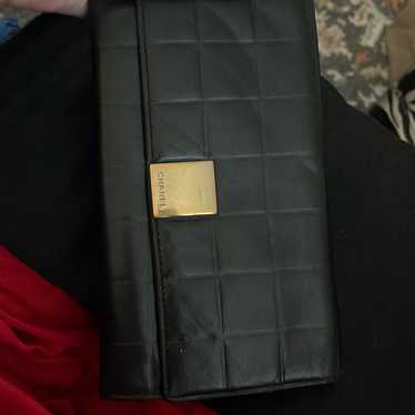 CHANEL CHOCOLATE BAR LAMBSKIN FLAP WALLET ON A CHA