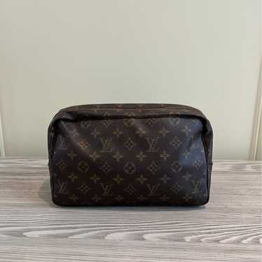 Louis  Vuitton Trousse Toilette 28