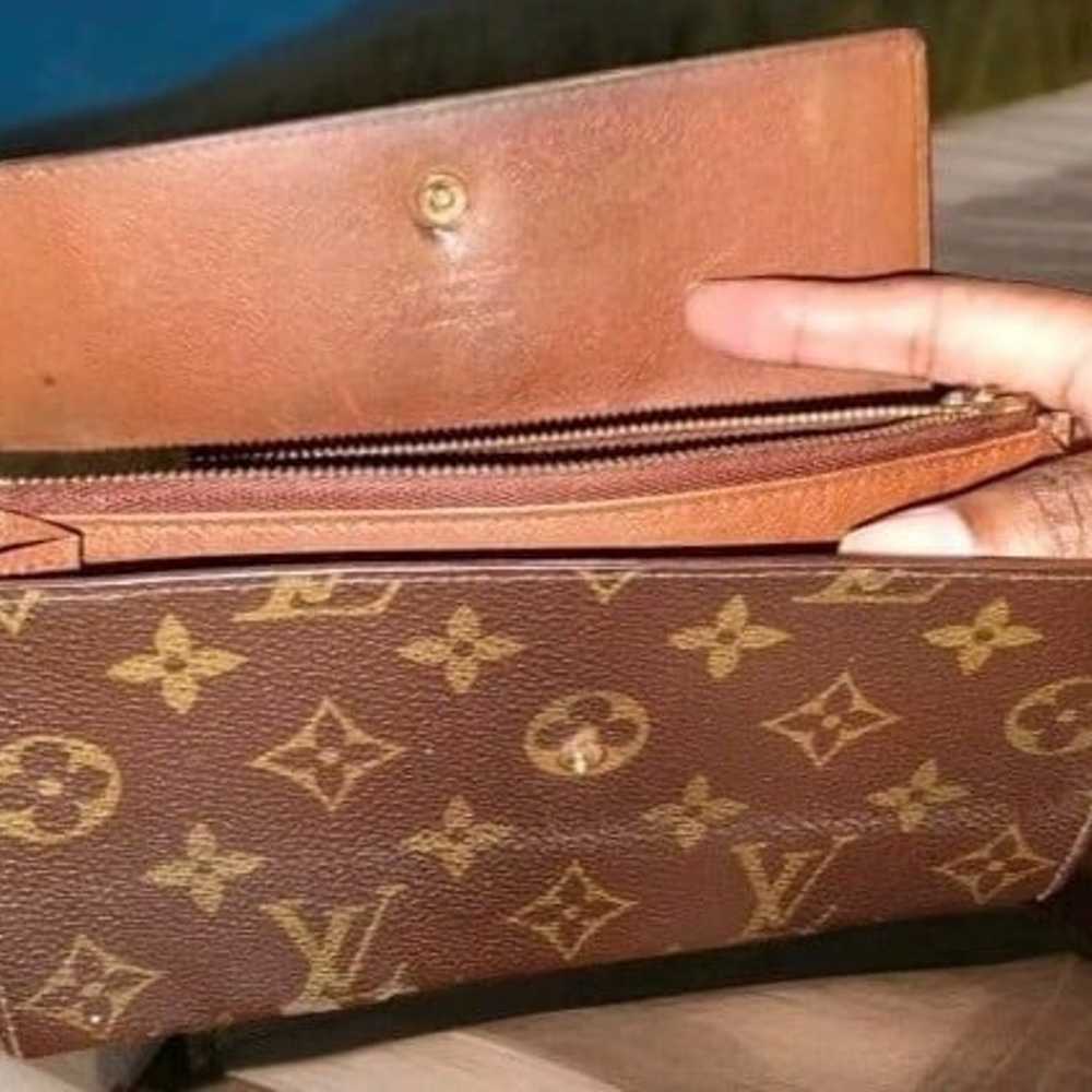 Classic LOUIS VUITTON France Wallet Monogram Sara… - image 2