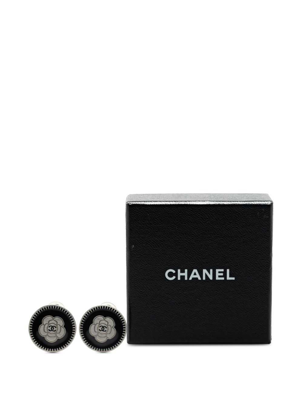 CHANEL Pre-Owned 2006 Silver Plated Enamel CC Cam… - image 4