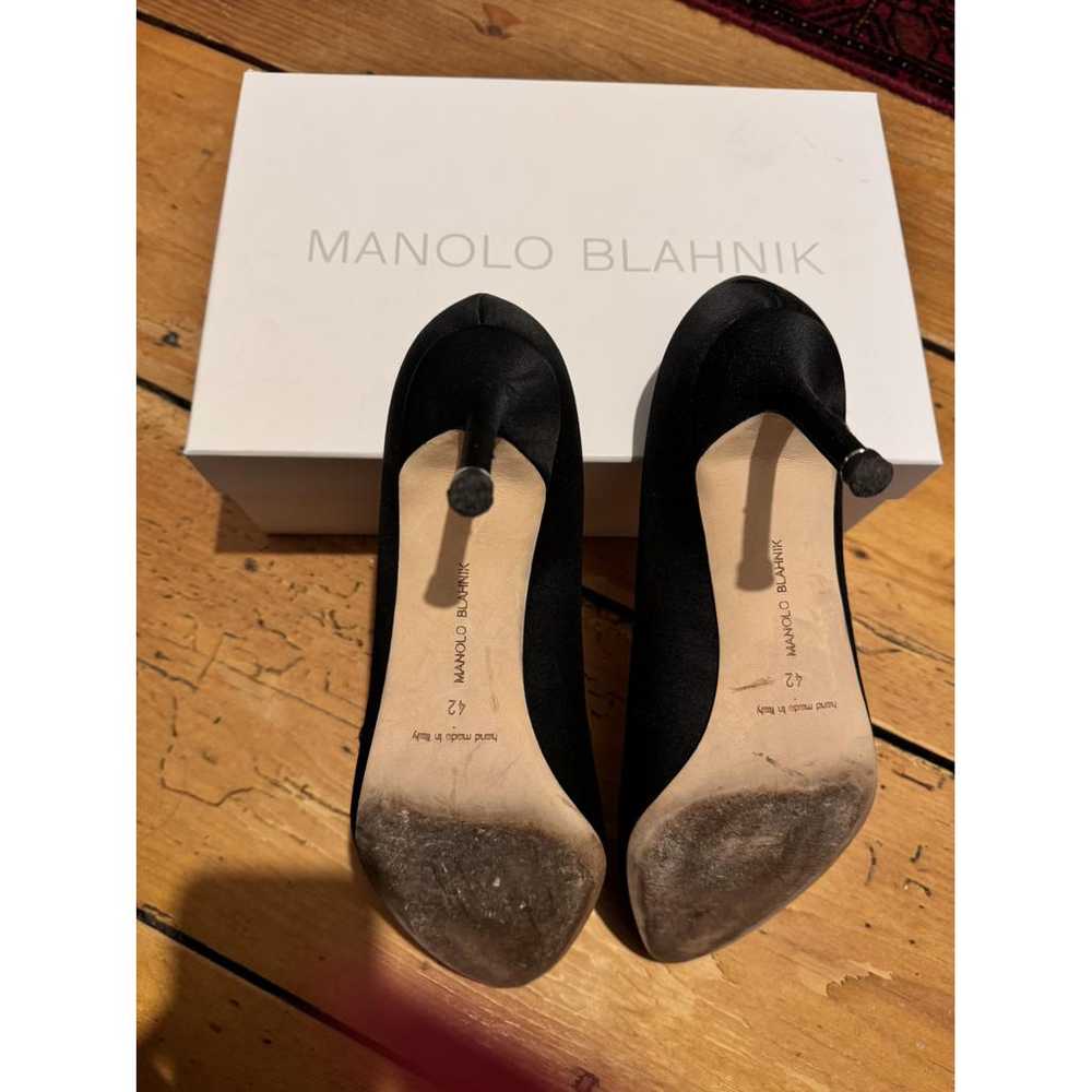 Manolo Blahnik Hangisi silk heels - image 7