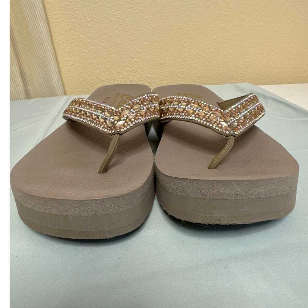 A Cali Sketcher Taupe Yoga Foam Rhinestone Flip F… - image 10