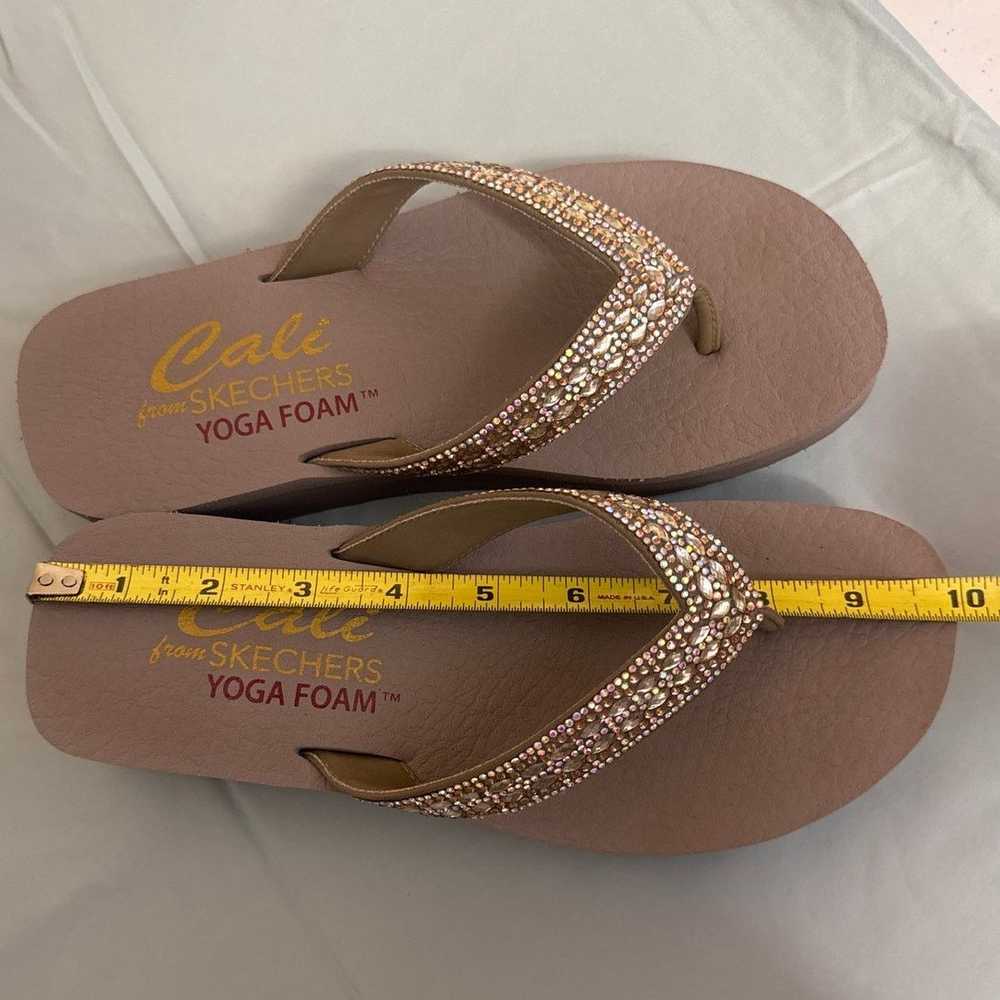 A Cali Sketcher Taupe Yoga Foam Rhinestone Flip F… - image 11