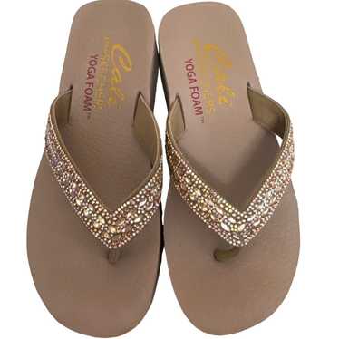 A Cali Sketcher Taupe Yoga Foam Rhinestone Flip F… - image 1