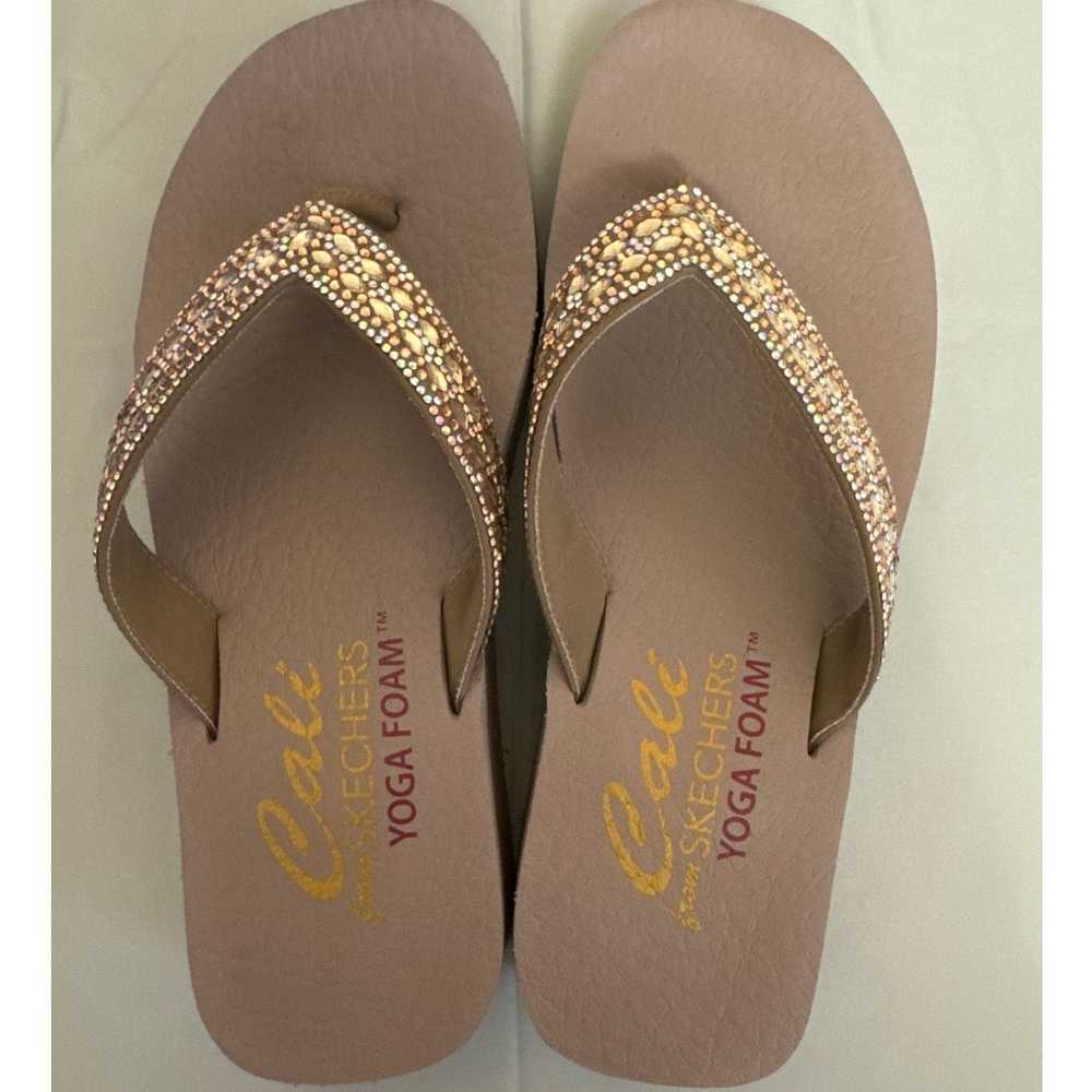 A Cali Sketcher Taupe Yoga Foam Rhinestone Flip F… - image 2