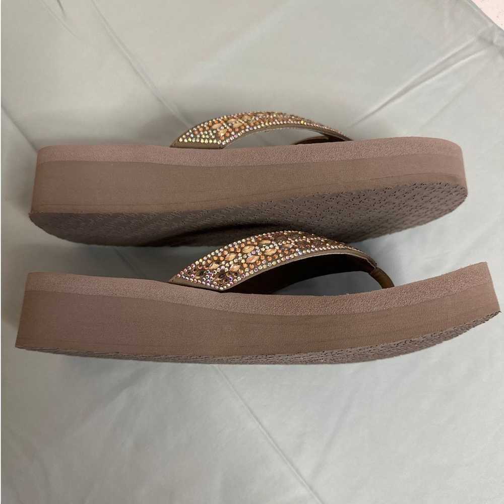 A Cali Sketcher Taupe Yoga Foam Rhinestone Flip F… - image 8