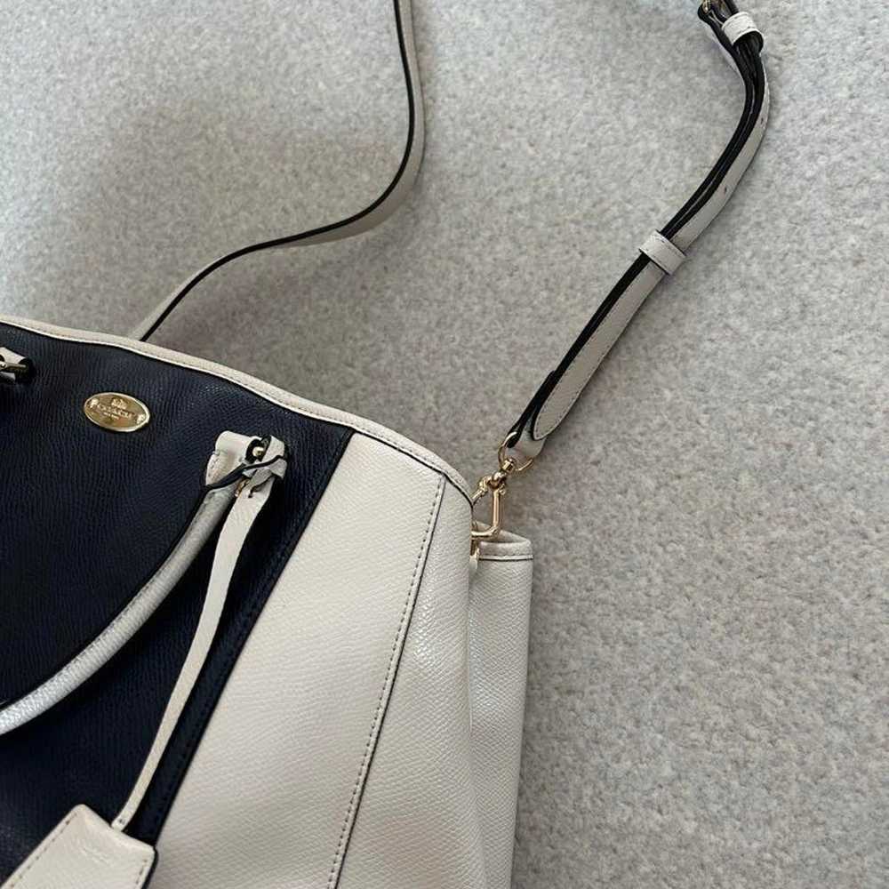 Excellent condition COACH Navy × Ivory Handbag To… - image 11