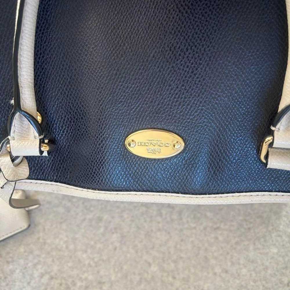 Excellent condition COACH Navy × Ivory Handbag To… - image 5