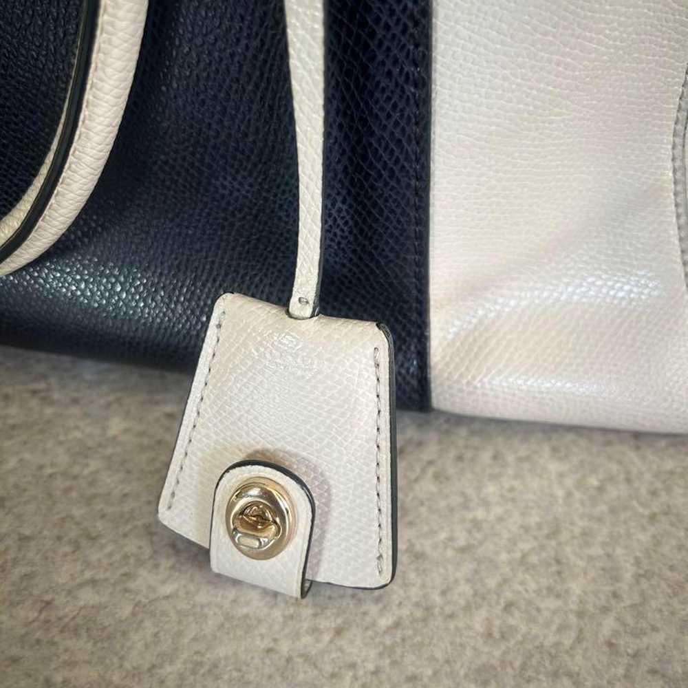 Excellent condition COACH Navy × Ivory Handbag To… - image 6