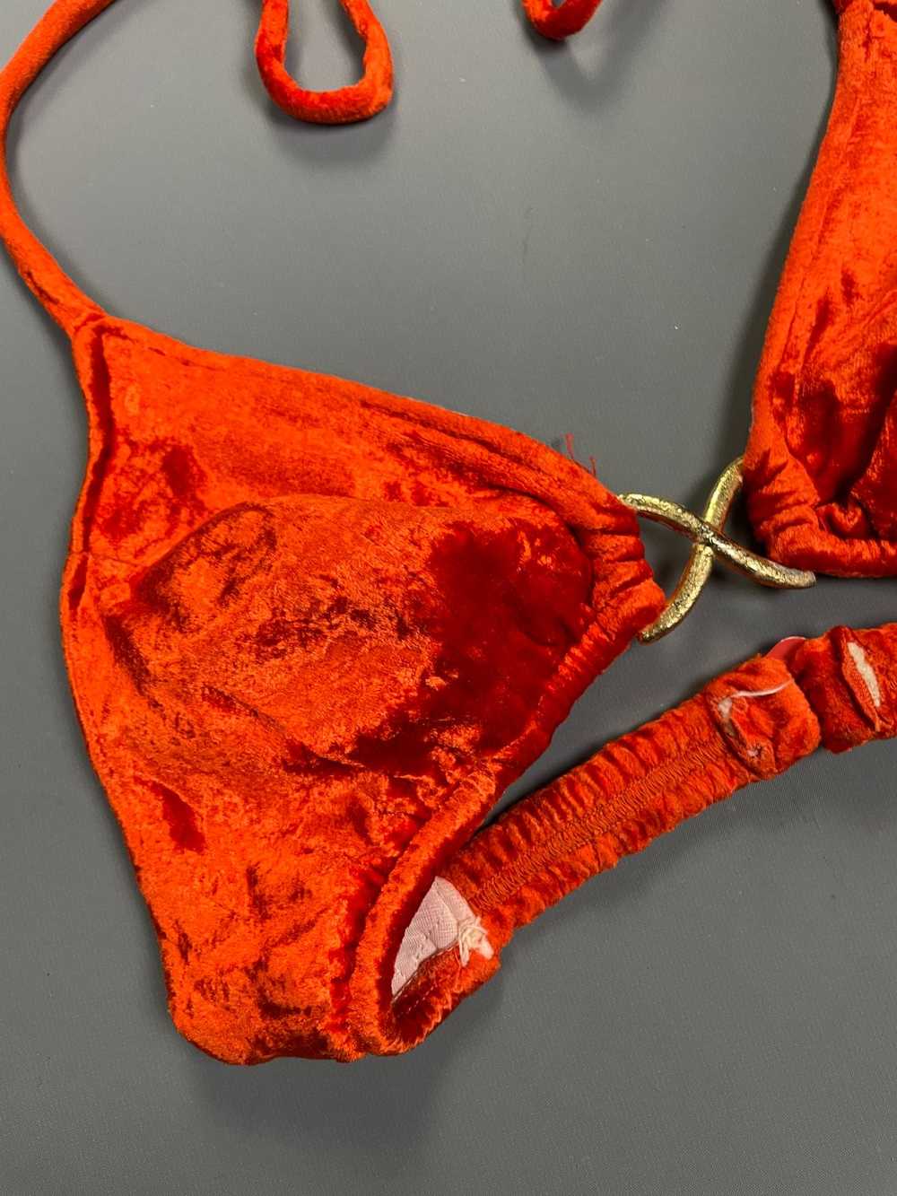 RAD! 1960S BURNT ORANGE CRUSHED VELVET HALTER TOP… - image 2