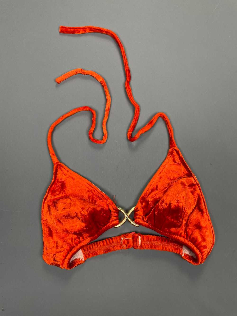 RAD! 1960S BURNT ORANGE CRUSHED VELVET HALTER TOP… - image 3