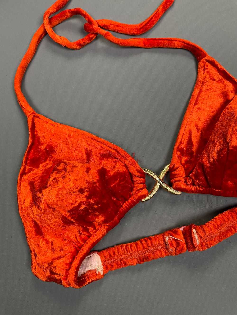 RAD! 1960S BURNT ORANGE CRUSHED VELVET HALTER TOP… - image 7