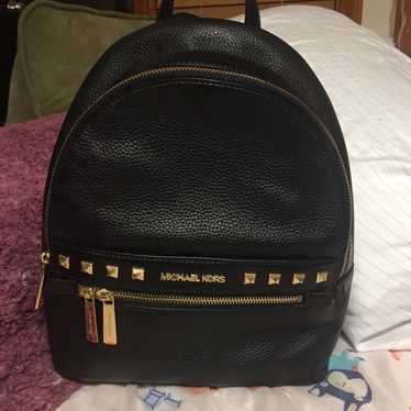 Micheal kors backpack - image 1