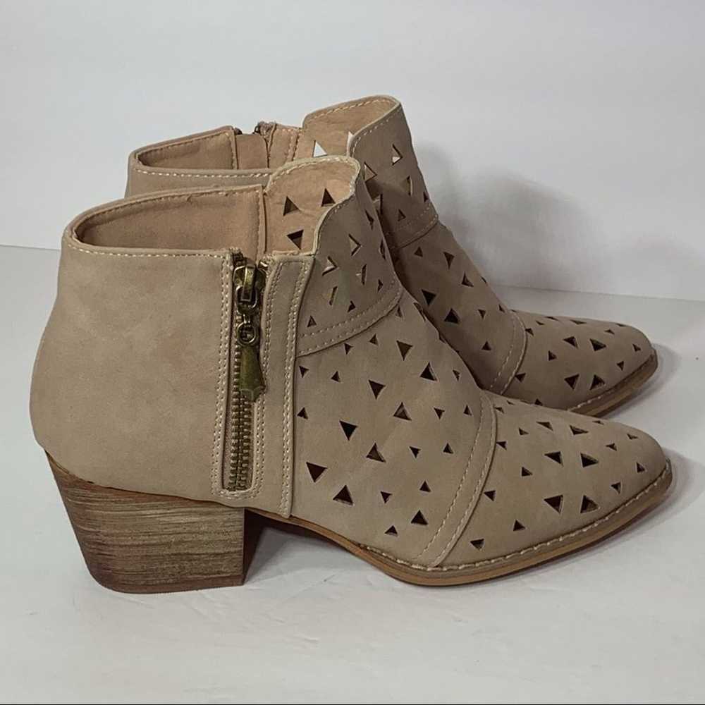 NWOT Yoki Kylie Geometric Cutout Bootie - image 3