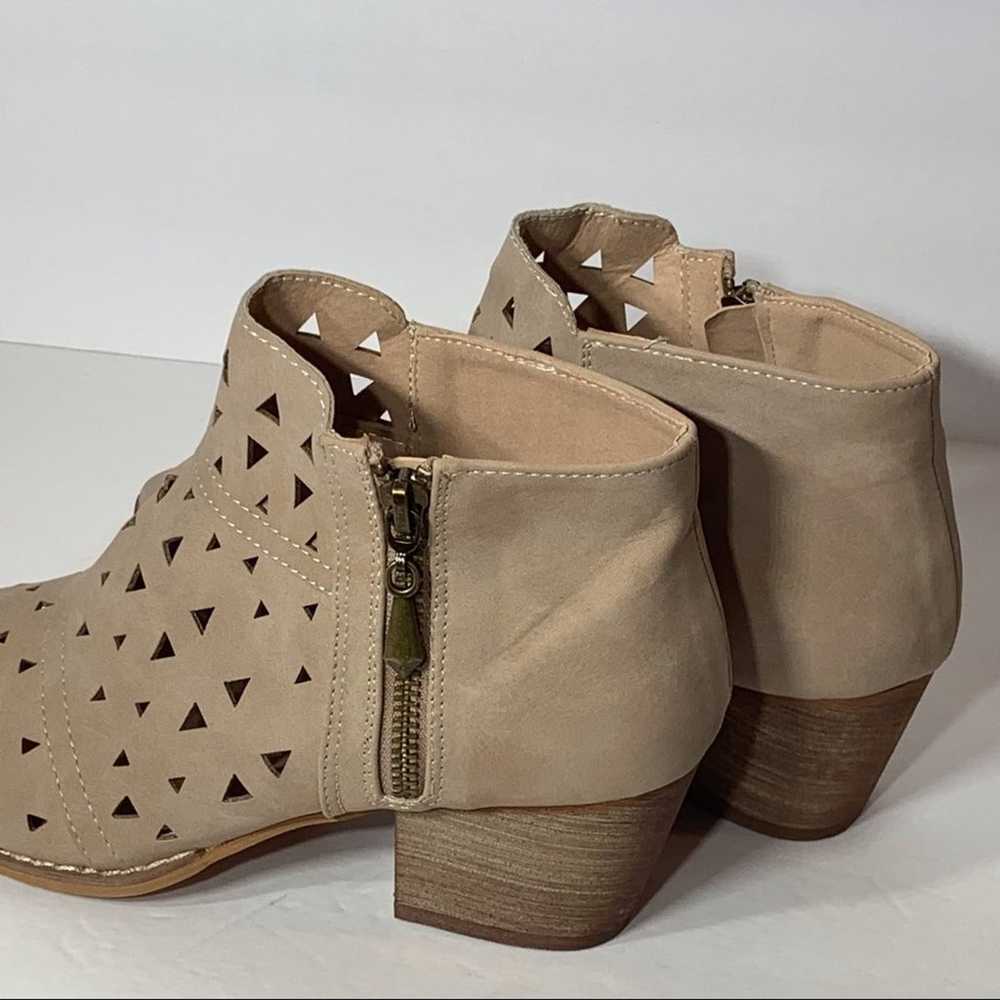 NWOT Yoki Kylie Geometric Cutout Bootie - image 4