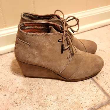 Toms "Desert" Wedge Lace-Up Tan Ankle Boots Size 7