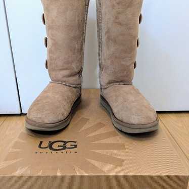 UGG BAILEY BUTTON TRIPLETT