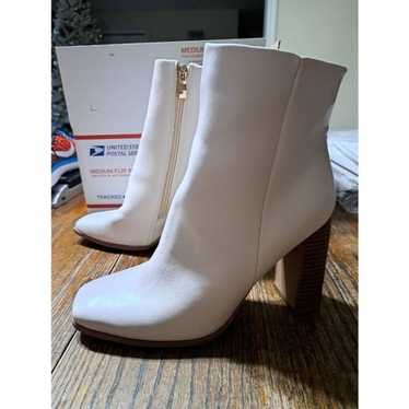 New Sz 8 JustFab Cream Ivory Amber Chunky High Hee