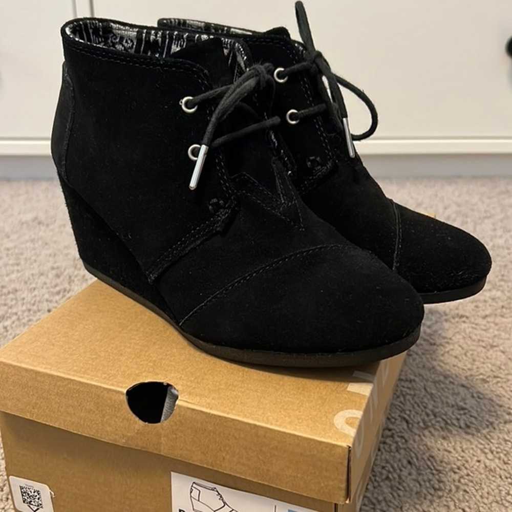 TOMS Desert Suede Wedge Bootie Black 7 - image 1