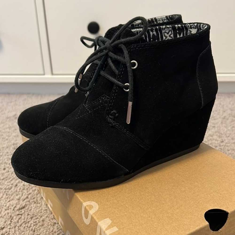 TOMS Desert Suede Wedge Bootie Black 7 - image 5