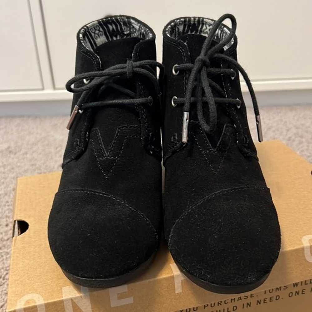 TOMS Desert Suede Wedge Bootie Black 7 - image 7