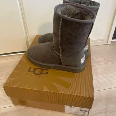 UGG Classic Short Boots Gray