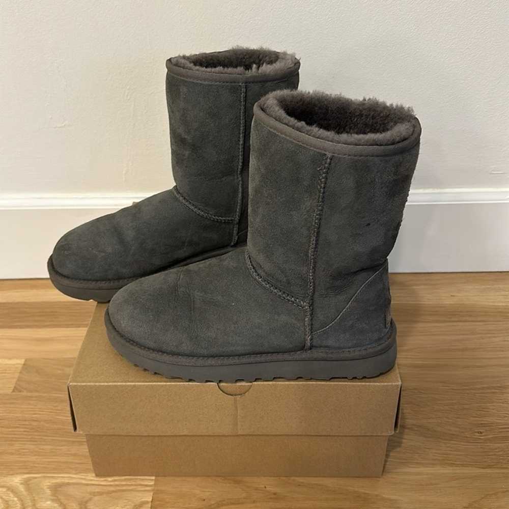 Woman’s Ugg Classic Short 2 Grey Boots Size 8 - image 2