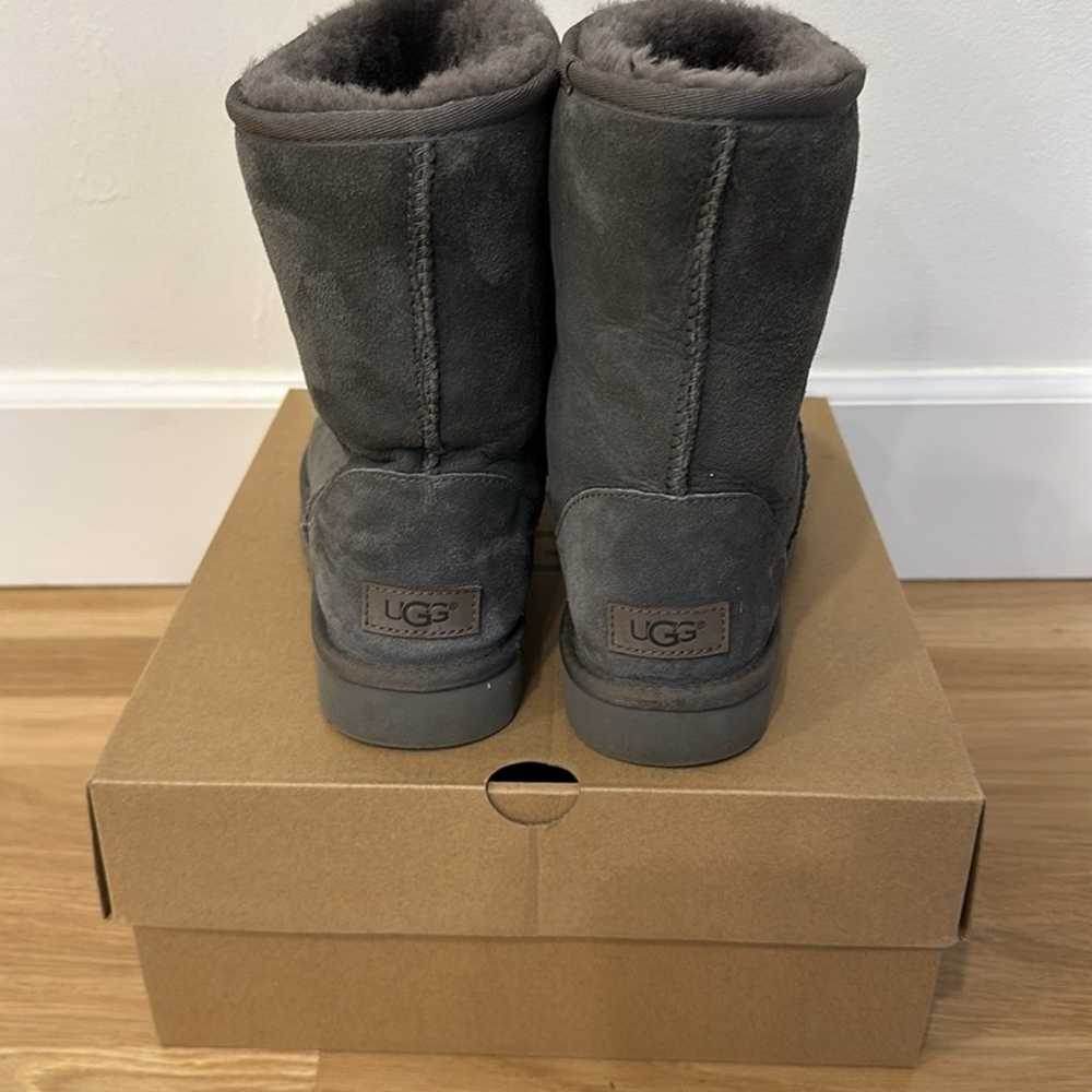 Woman’s Ugg Classic Short 2 Grey Boots Size 8 - image 3