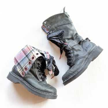 Dr deals Martens England Plaid Vegetarian Grunge Combat Boots