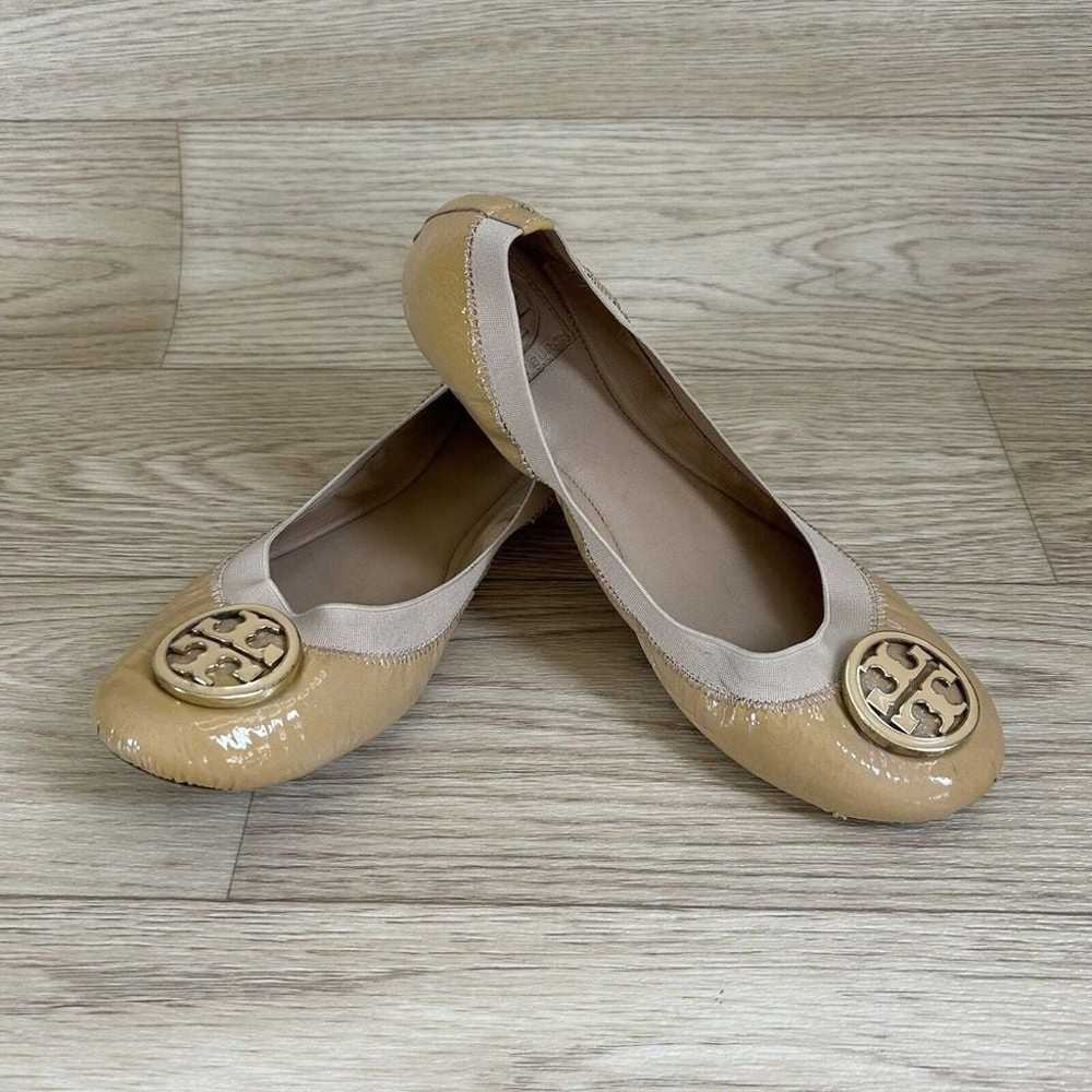 Tory Burch Tan Patent Leather Elastic Ballet Flat… - image 3