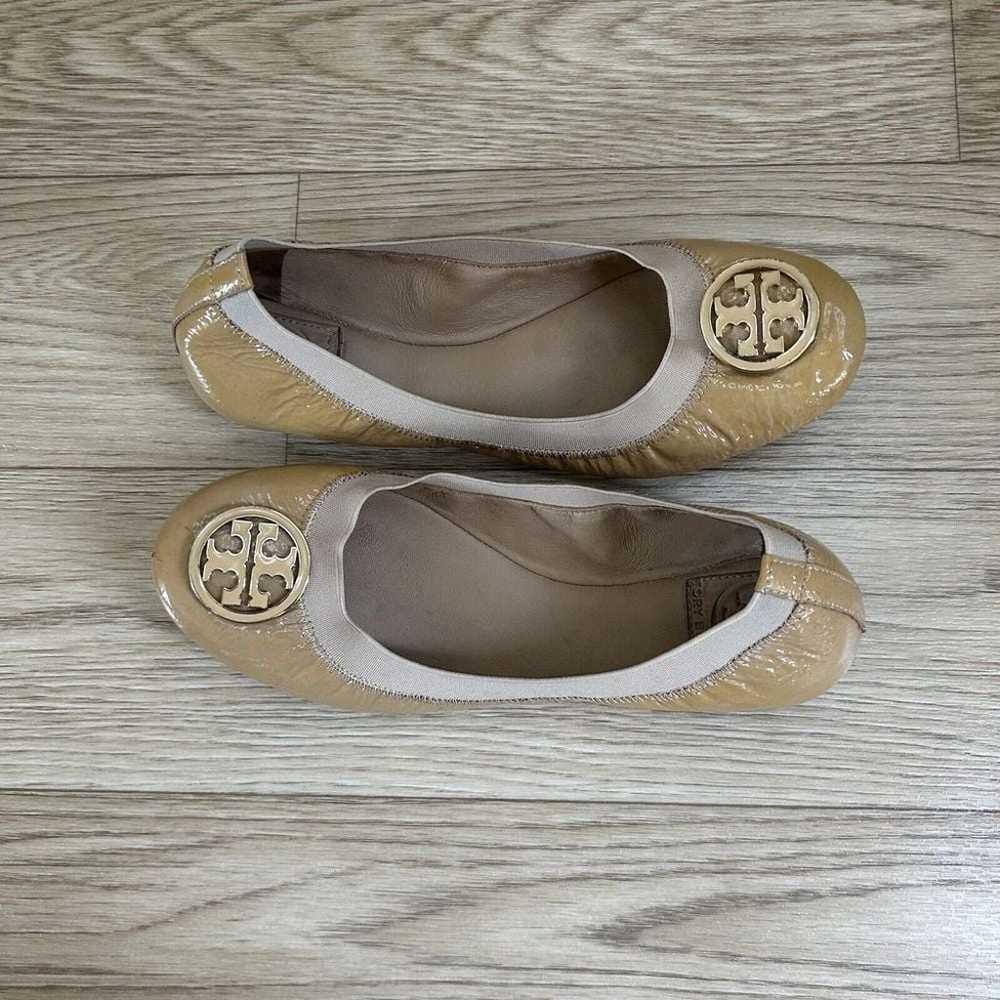 Tory Burch Tan Patent Leather Elastic Ballet Flat… - image 5