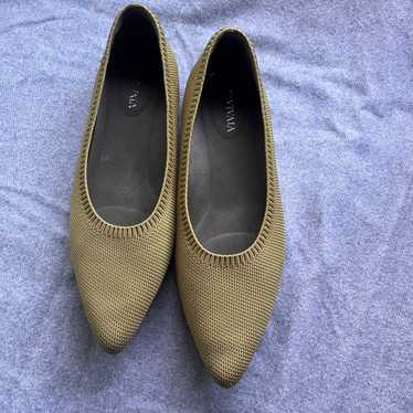 Vivaia Pointed-Toe Ballet Flat  (41)