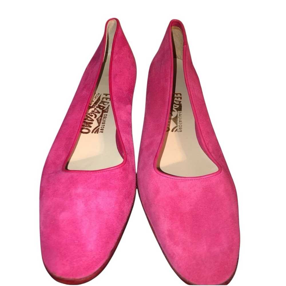 Salvatore Ferragamo Sz 10N (Narrow) Pink Suede Fl… - image 2