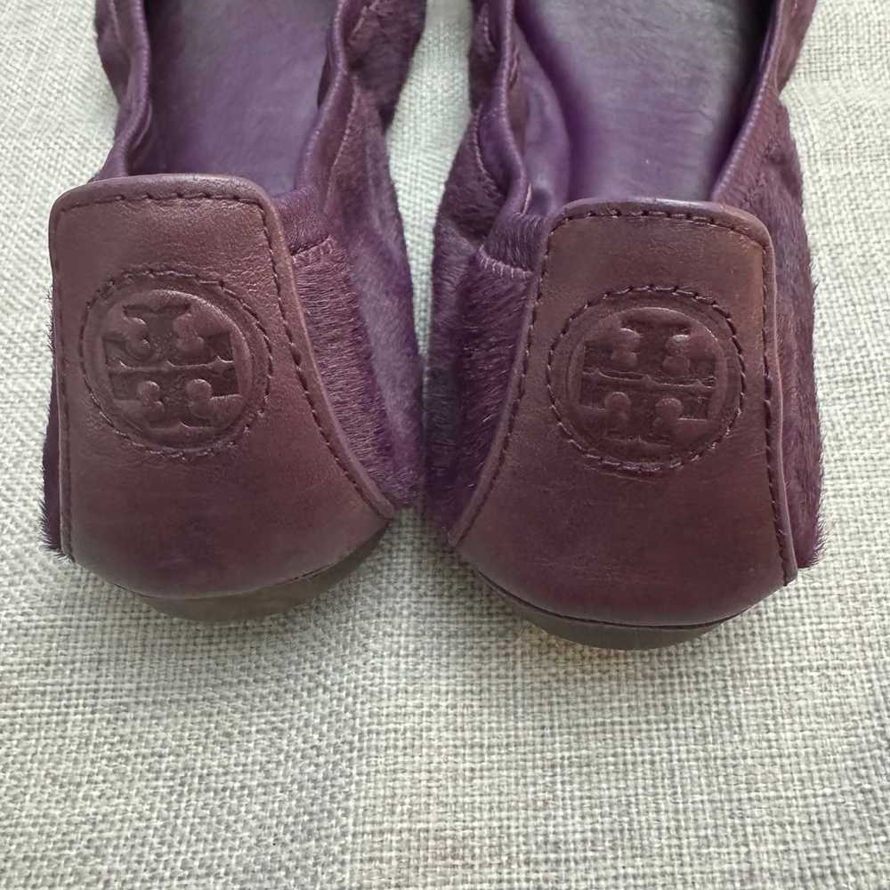 TORY BURCH Eddie Purple Calf Hair Pony Ballet Fla… - image 7