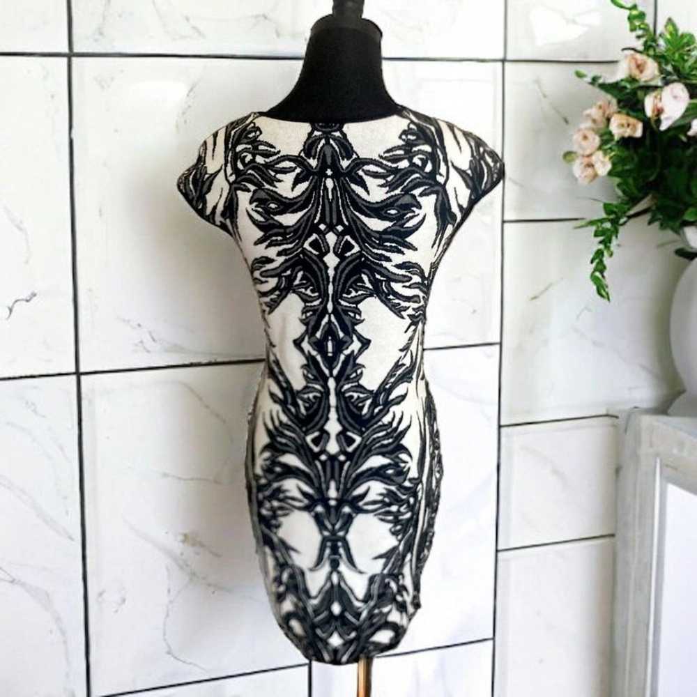 NVQ Black and Cream Patterned Knit Dress, Size Me… - image 2