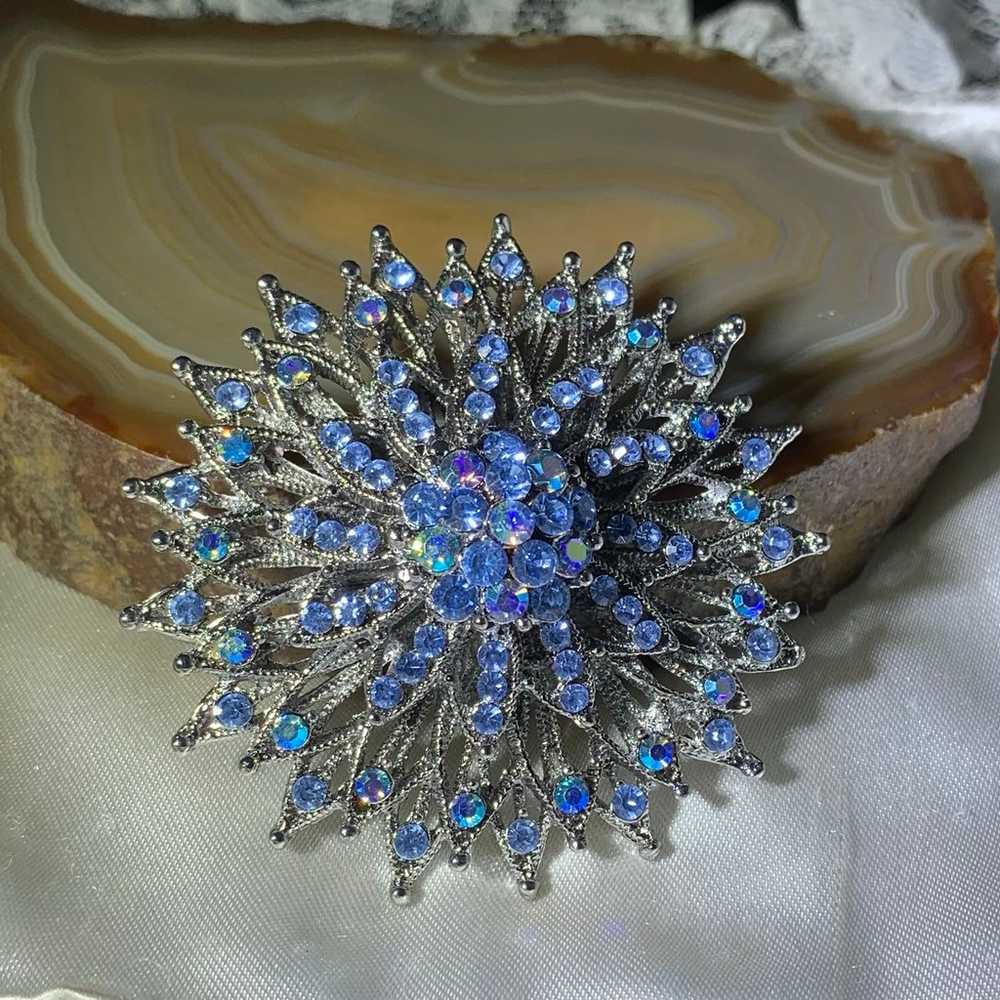 SILVER TONE BLUE RHINESTONE CLUSTER STARBURST BRO… - image 1