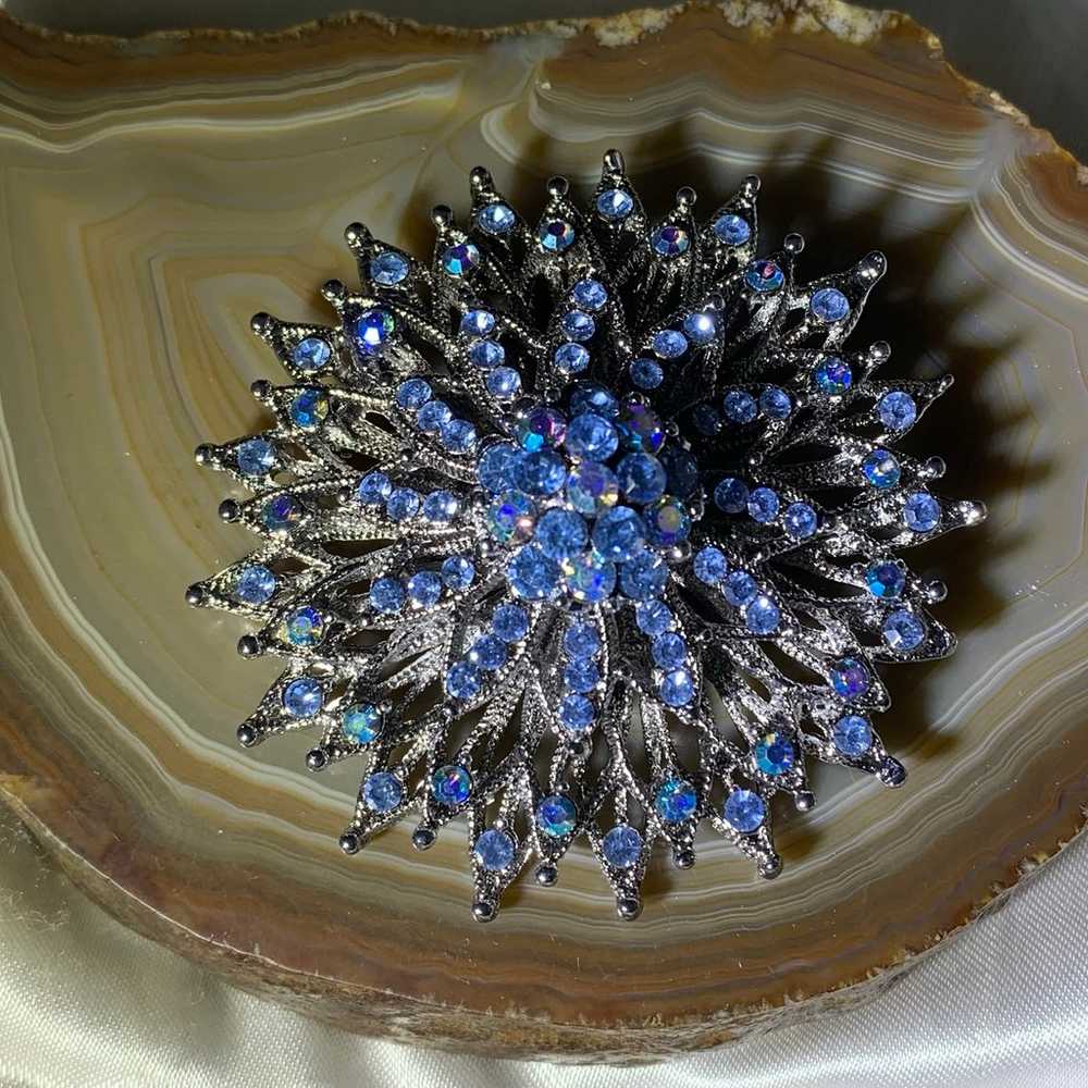 SILVER TONE BLUE RHINESTONE CLUSTER STARBURST BRO… - image 2