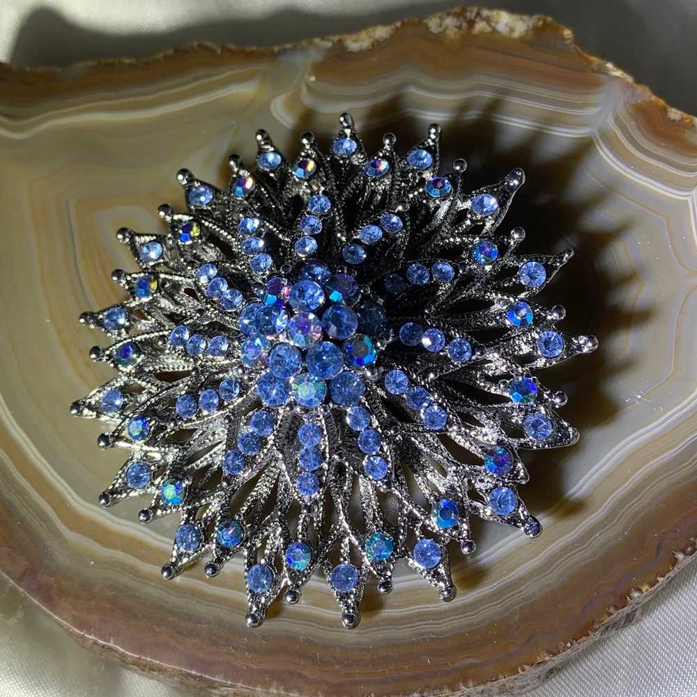 SILVER TONE BLUE RHINESTONE CLUSTER STARBURST BRO… - image 4