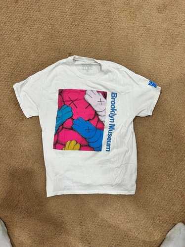 カウズ ブルックリン美術館 KAWS Brooklyn Museum URGE T-shirt Kaws What Party Brooklyn Museum Kaws Graphic T Shirt White