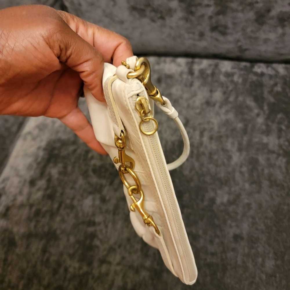 Vintage Coach Off White Leather Wristlet - image 10