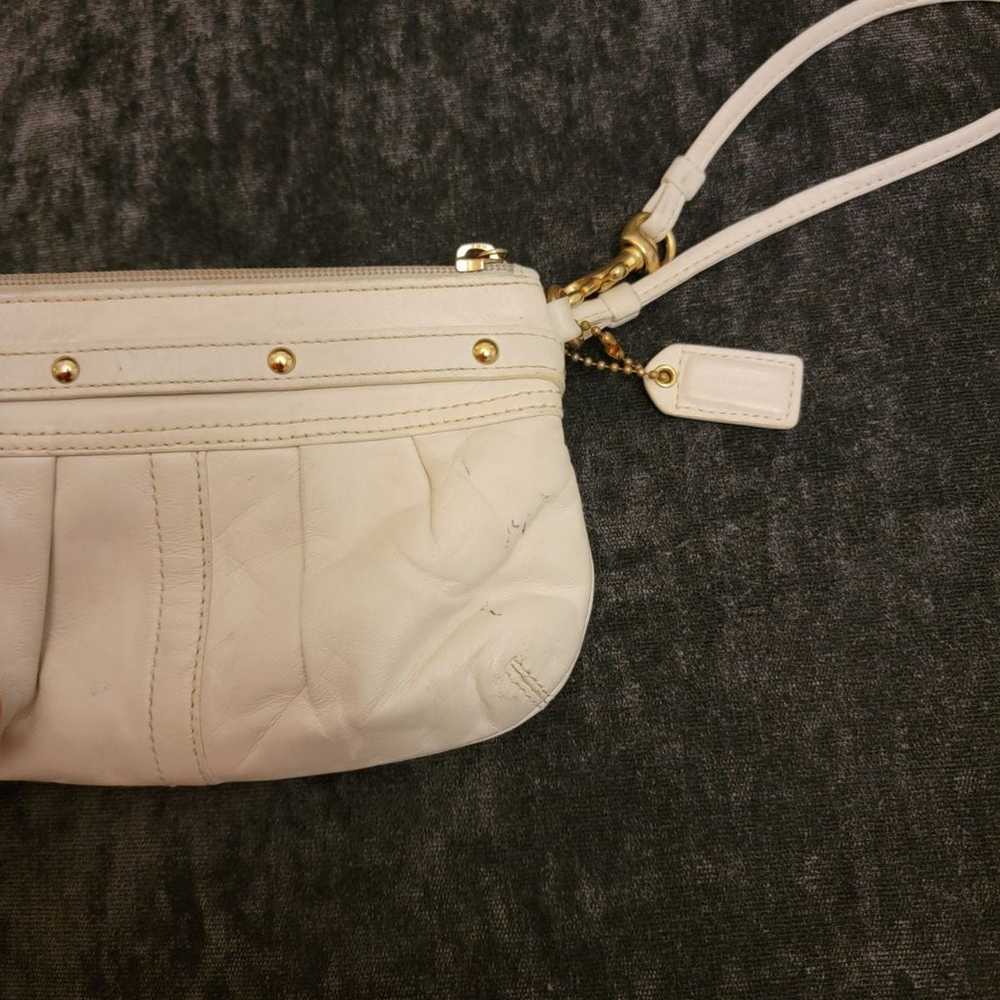 Vintage Coach Off White Leather Wristlet - image 12