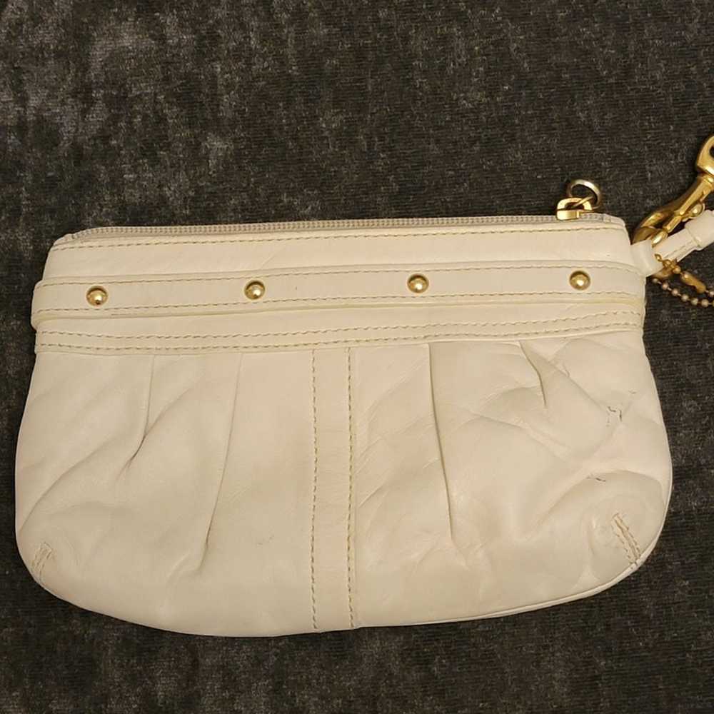 Vintage Coach Off White Leather Wristlet - image 4